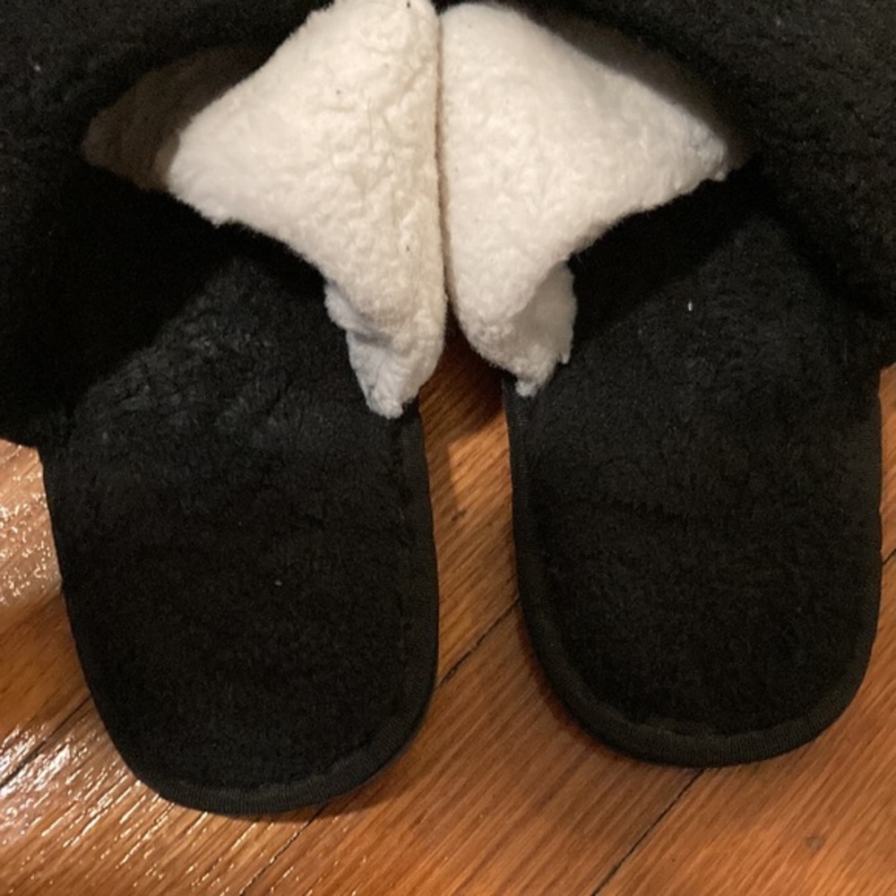 Black and white house fluffy cross band shoes - Picture 3 of 3